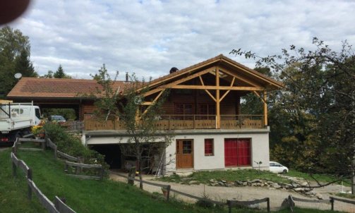 SAVOIE MASSIF - Charpentier couvreur à Villard Sallet